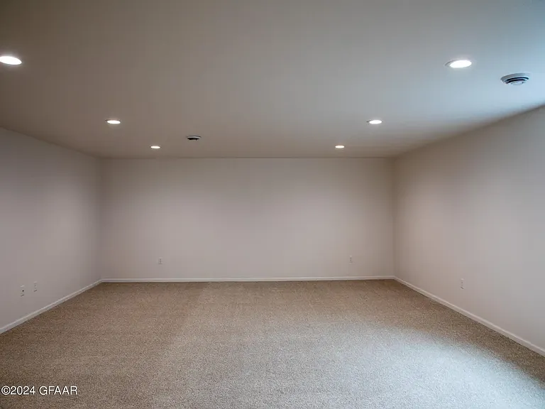 372 Wren Dr — Photo 18