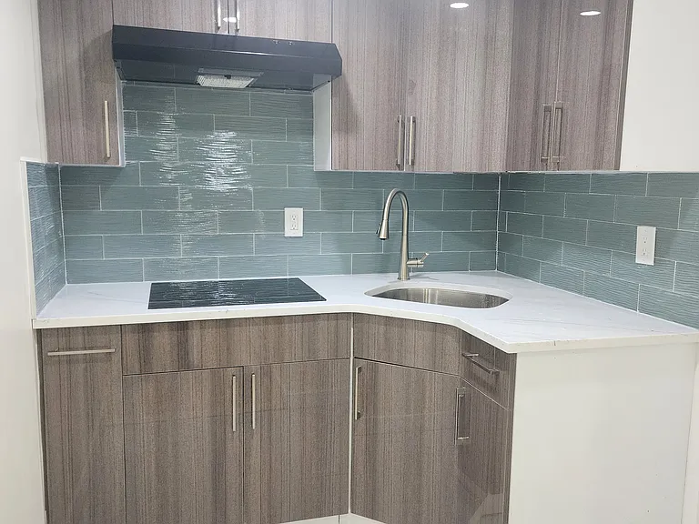 16914 Grand Central Pkwy #1A — Photo 4