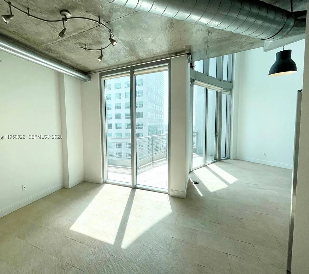 Neo Vertika Condo — Photo 4