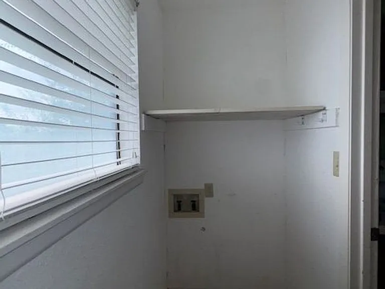 4250 Calallen Dr #3 — Photo 13