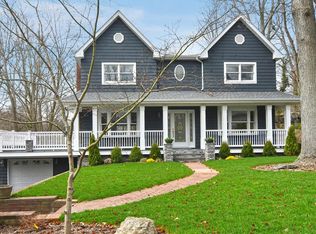 4 Hilltop Rd, Port Washington, NY 11050