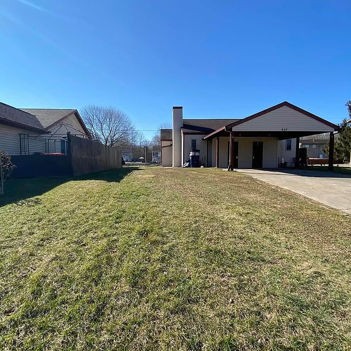 1st image of 651 Huron Dr