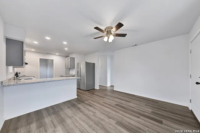 3 bed, 2.0 bath, 877 sqft, $1,450 — Photo 4