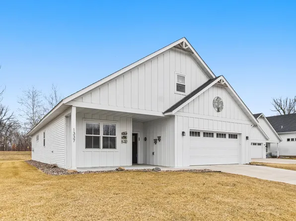 1337 Prairie Ln, Saint Croix Falls, WI 54024