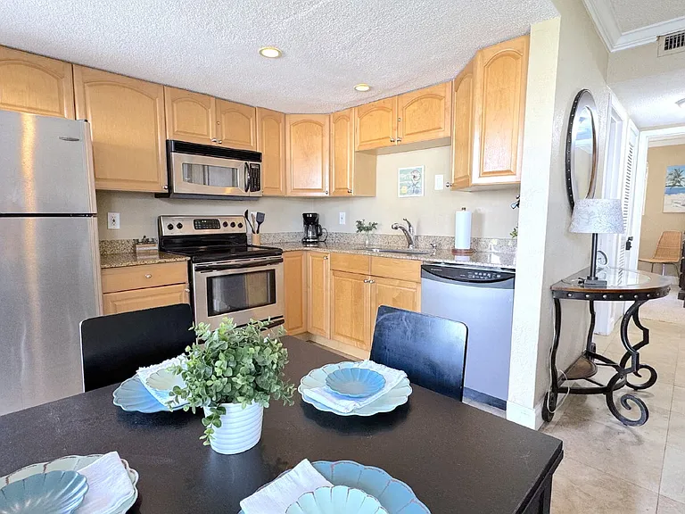 506 University Blvd #2 — Photo 4