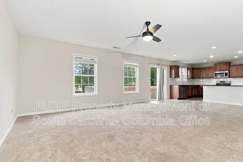 4 bed, 2.5 bath, 2624 sqft, $2,359 — Photo 2