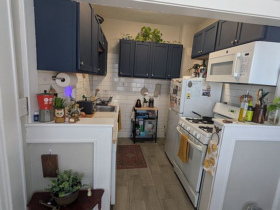 4th image of 800 W Capps St APT 2
