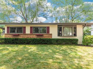 2105 Fulle St, Rolling Meadows, IL 60008