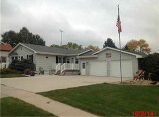 305 E Main St, Oxford, IA 52322