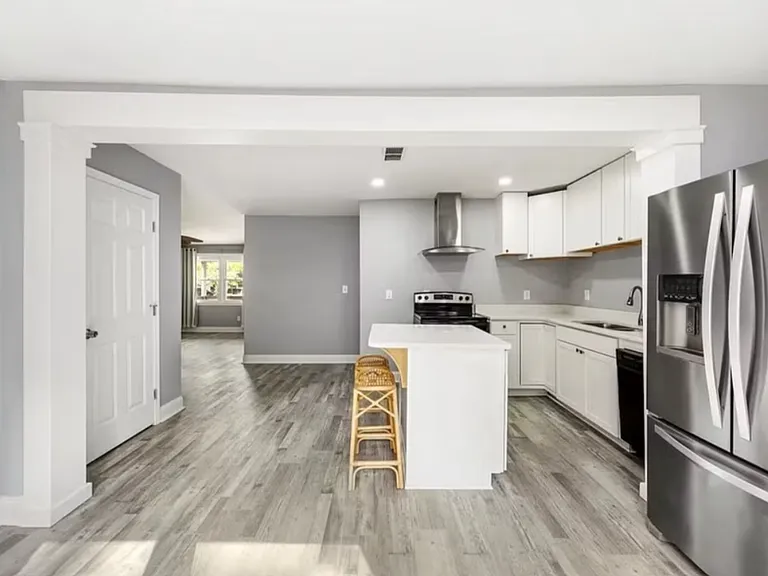 555 N 68th Ave — Photo 5