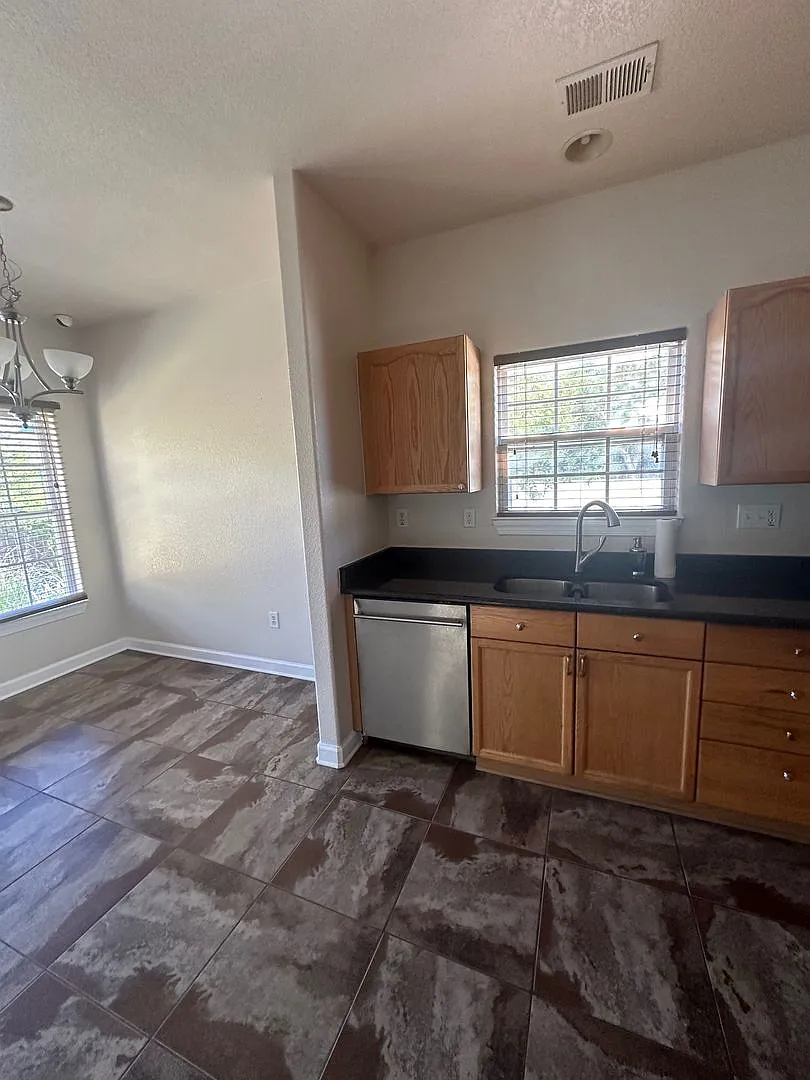 Beautiful 3 Bedroom close to the Oceanfront — Photo 4