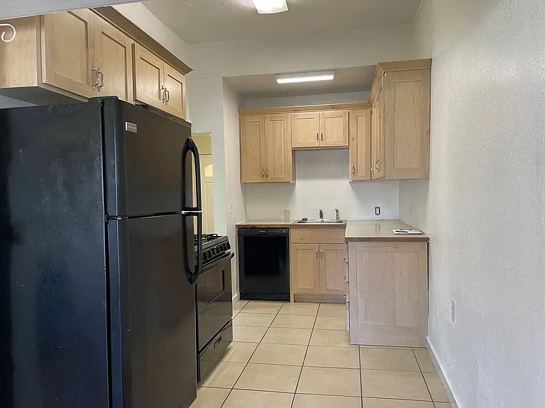 811 Dakota Ave — Photo 6