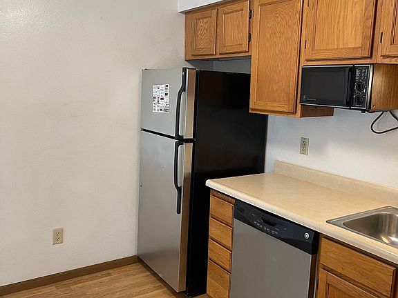 3rd image of 500 S Linn St #3