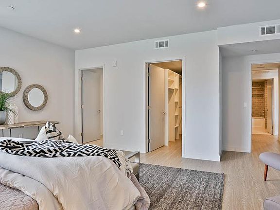2nd image of 727 Wilcox Ave APT 405