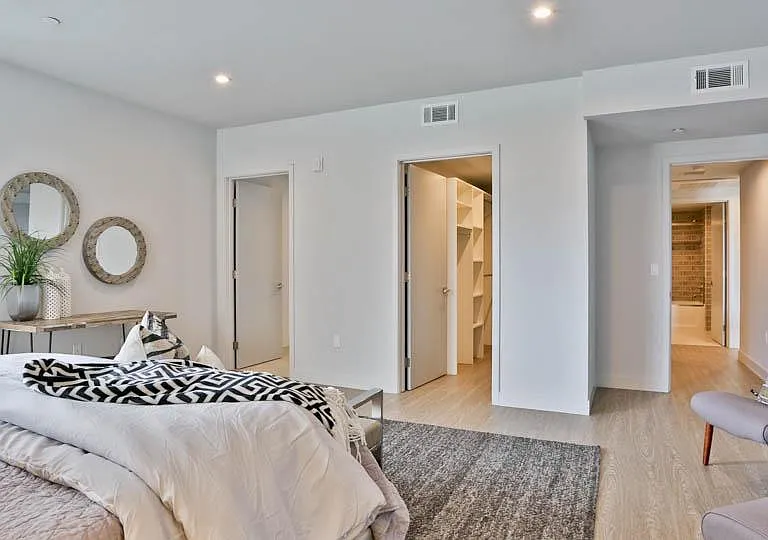 727 Wilcox Ave #305 — Photo 3