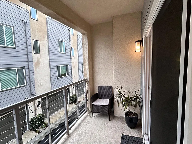 582 E Imperial Ave — Photo 5