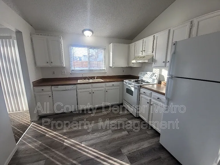 12151 Bellaire Pl — Photo 7