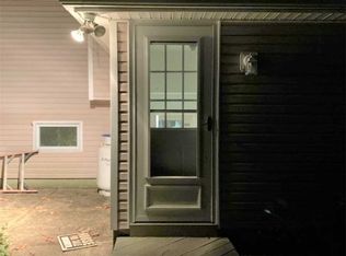 27 Heston Rd, Shirley, NY 11967