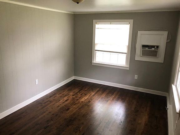 2nd image of 401 Idlewild Ave