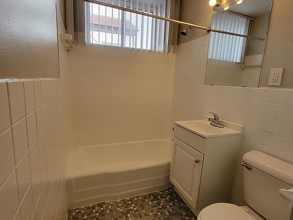 5th image of 3112 22nd Ave S #2