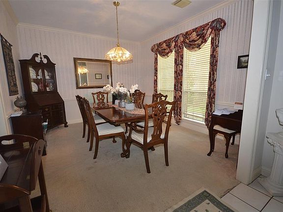 5th image of 8107 12th Fairway Ln