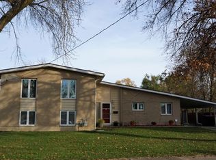 1538 S Pointe Dr, Rantoul, IL 61866