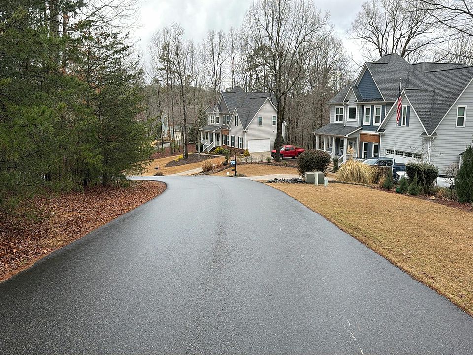 1st image of 592 Crooked Creek Dr