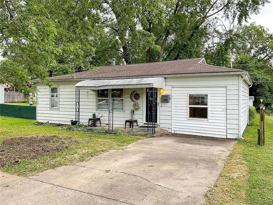 1st image of 1000 E 9th St