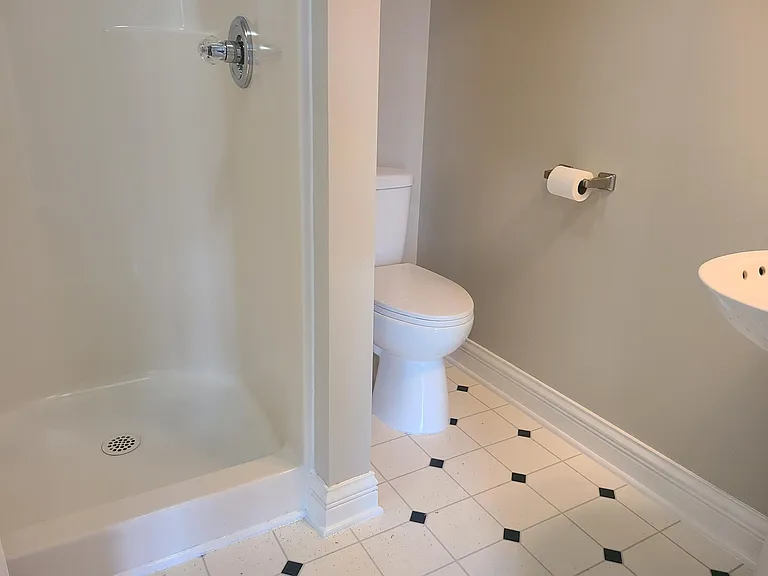 436 W Walnut St #2 — Photo 6