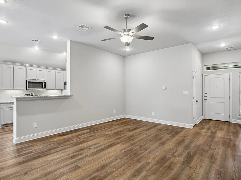 2907 Tulip Dr — Photo 4