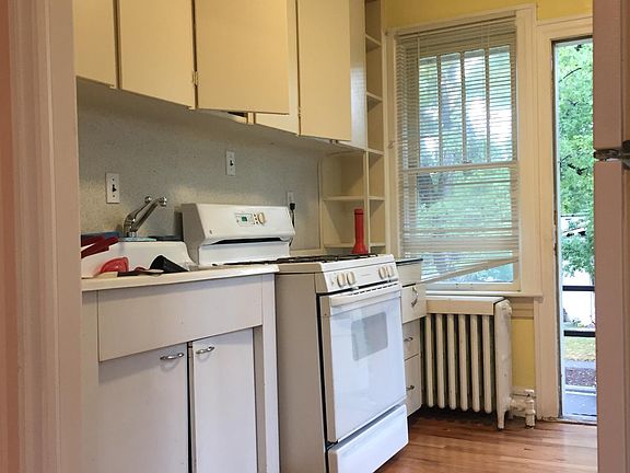 5th image of 785 N Marion St