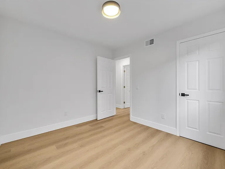 1052 W Quince St — Photo 8