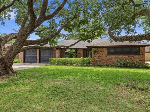 2890 Westmont Dr, Beaumont, TX 77706