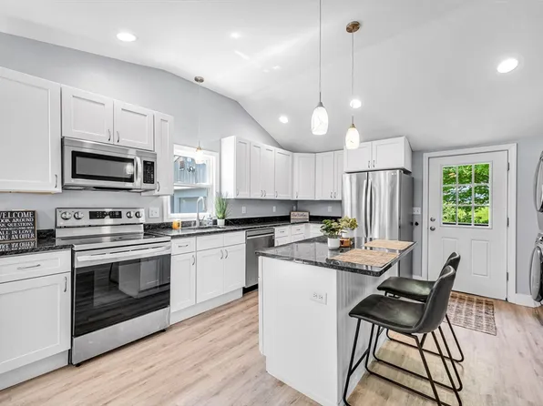 95 Summer Ave, Ludlow, MA 01056