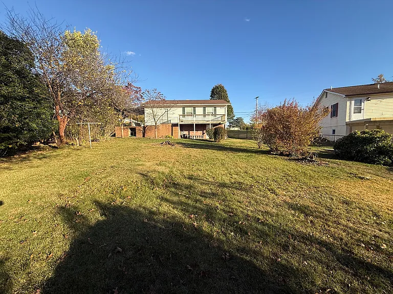 369 Parkway St — Photo 15