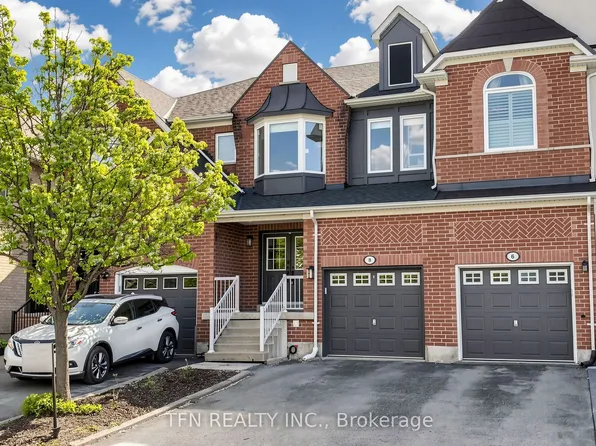 8 Lander Cres, Vaughan, ON L4J 8V3