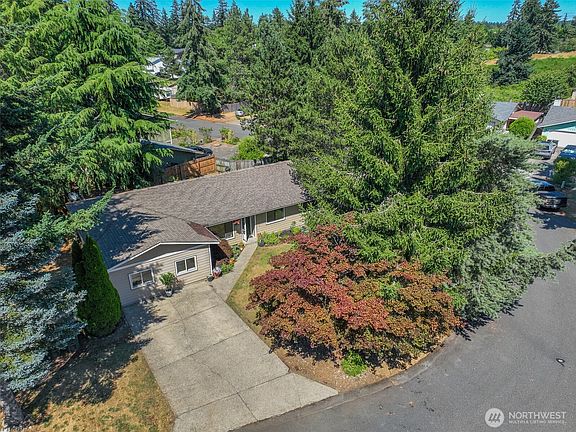4th image of 1225 Solar Court NE