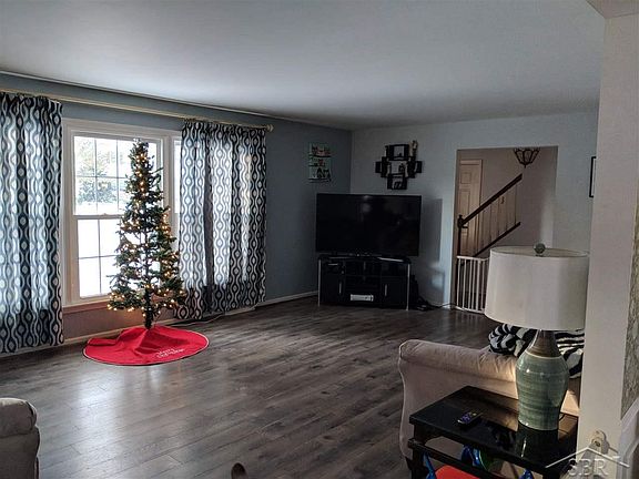 4th image of 770 Mayflower Dr
