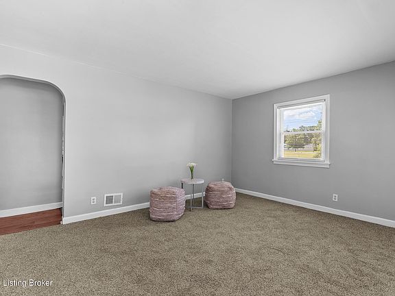 4th image of 9115 Thompson Ln