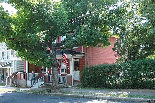 2nd image of 216-218 9th St