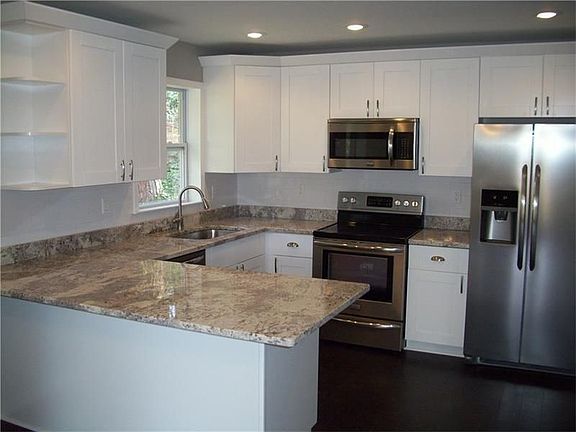 5th image of 3373 Creek Valley Dr SE