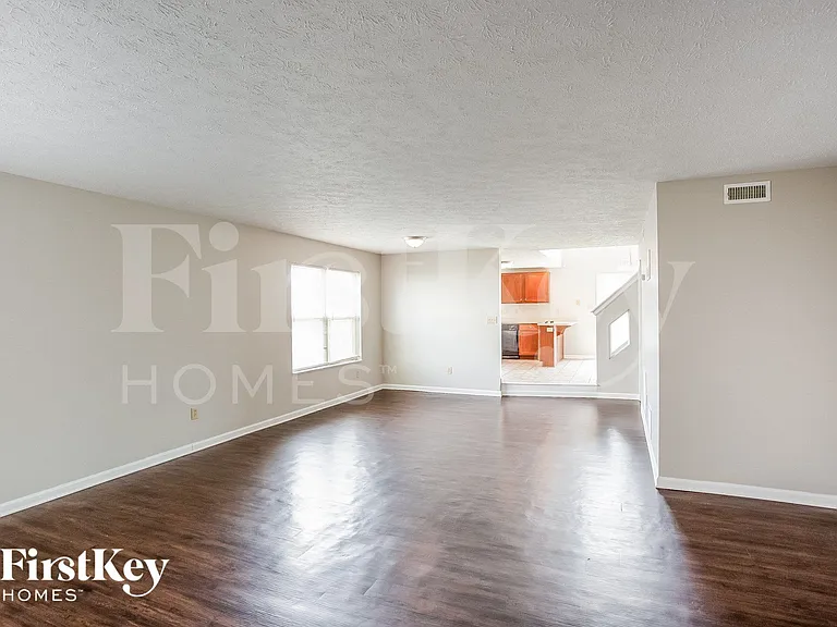 6802 N Denton Ct — Photo 3