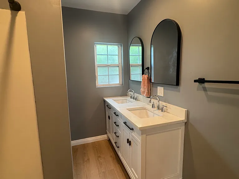 Main bathroom and the only shower but has a beautiful new double sink with mirrors