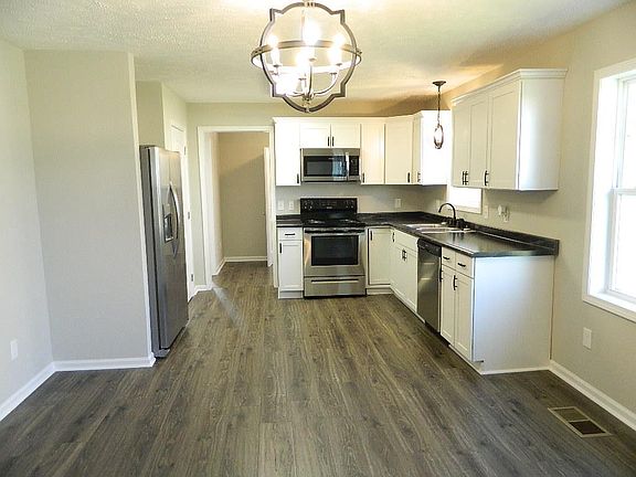 4th image of 638 Maywood Dr