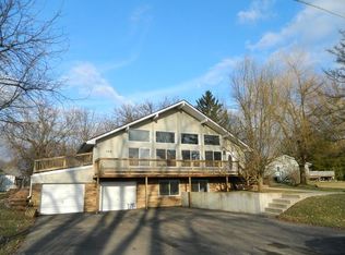 345 Cardinal Ln, Somonauk, IL 60552
