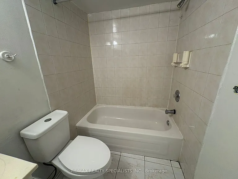 25 Aloma Cres #LOWER — Photo 4