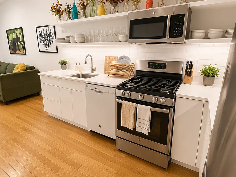 1727 Harman St #2L — Photo 3
