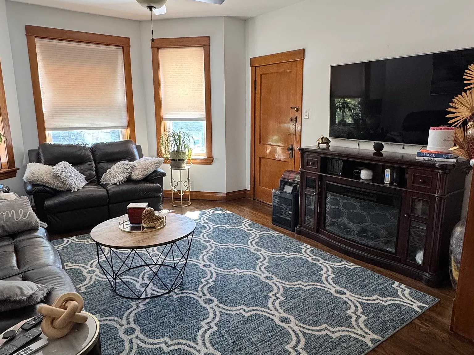 2 bed, 1200 sqft, $2,550 — Photo 3