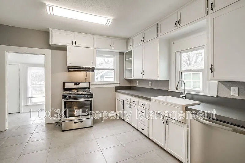 2 bed, 1.5 bath, 1192 sqft, $1,700 — Photo 4