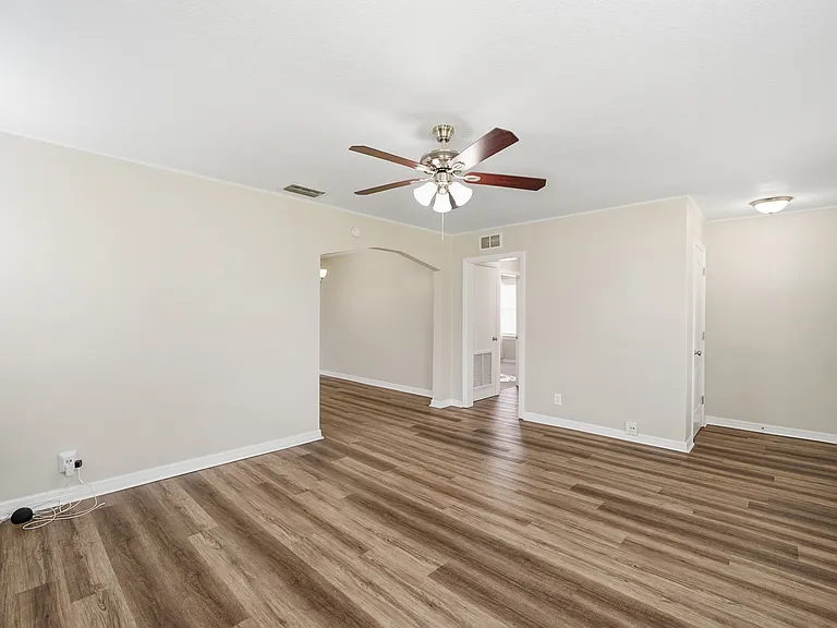 509 Murray Dr — Photo 16